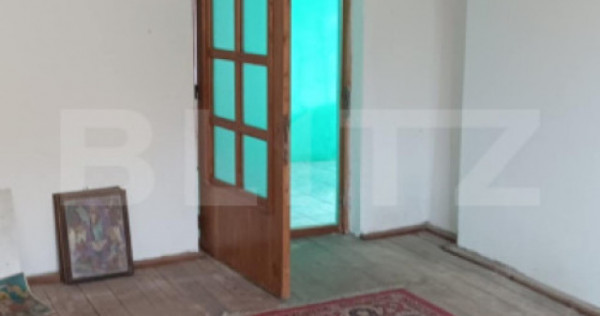 Casa cu 3 camere, bucatarie si baie, 105 mp și un teren de