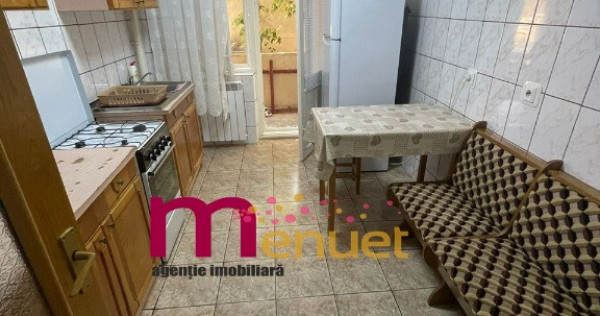 Apartament 3 camere,str.Victoriei,etaj 1
