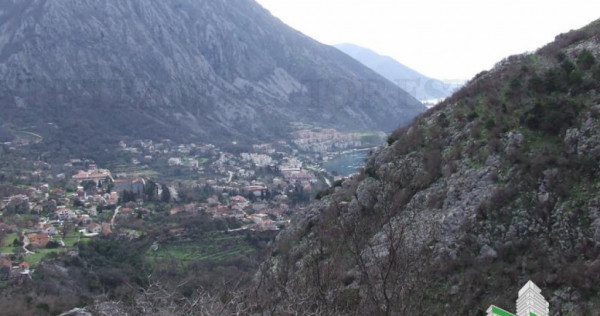 Teren de in Kotor Muntenegru