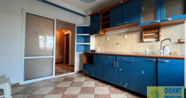 Apartament de vanzare, 3 camere, decomandat, Dacia