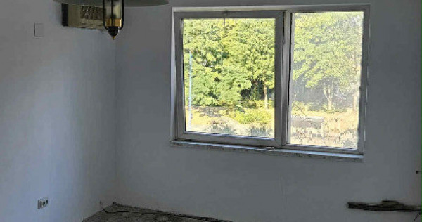 Apartament 2 camere, semidecomandat - zona Garii