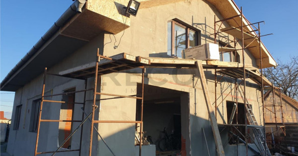 Teren Mare cu 2 case in Biharia.