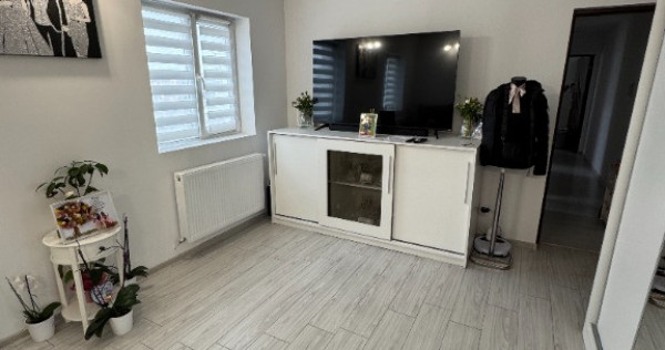 Vand apartament decomandat 2 camere Favorit