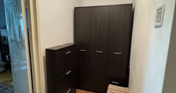Vand apartament cu 4 camere