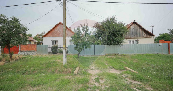 De vânzare casă cu 3 camere și teren 3205 mp în Sânn...