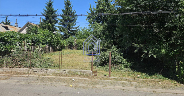 Teren , strada M. Sadoveanu, 7 ari.