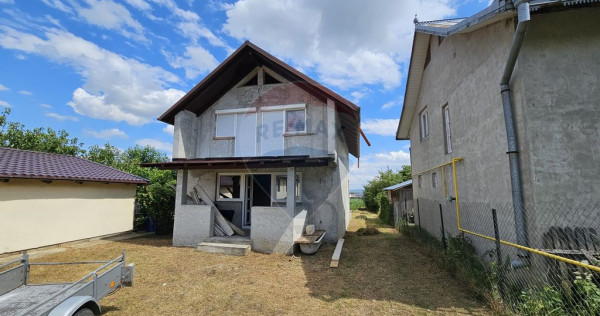 Casă / Vilă, teren 1700mp, în Lisaura-Ipotești, Suceava