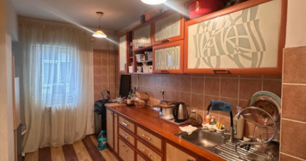 Apartament 4 camere de vanzare, in zona Faleza Nord