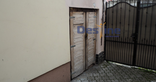 VAND CASA IN CENTRUL VECHI,DEJ,CURTE COMUNA,DE RENOVAT