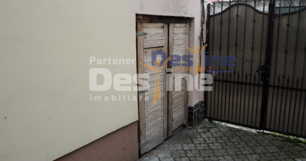 VAND CASA IN CENTRUL VECHI,DEJ,CURTE COMUNA,DE RENOVAT
