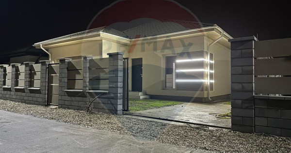 Casă / Vilă cu 4 camere de vânzare