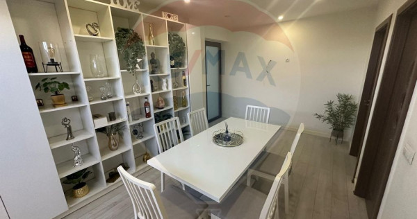 Apartament cu 4 camere de vânzare în zona Rovine