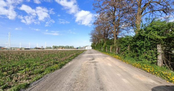 Teren liber zona Comorofca