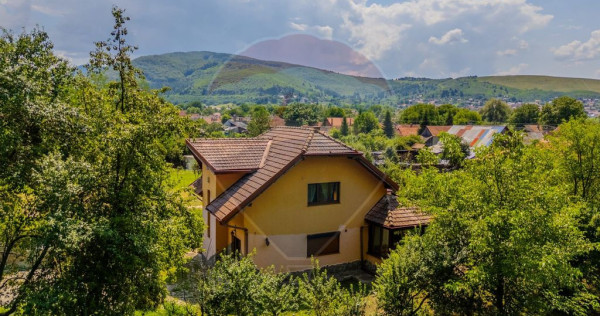 Casa CU POVESTE rezidential/ vacanta in Teliu cu 1700 mp ...