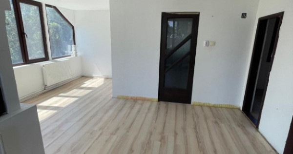 Casa 4 camere P+1E zona 3 Insule