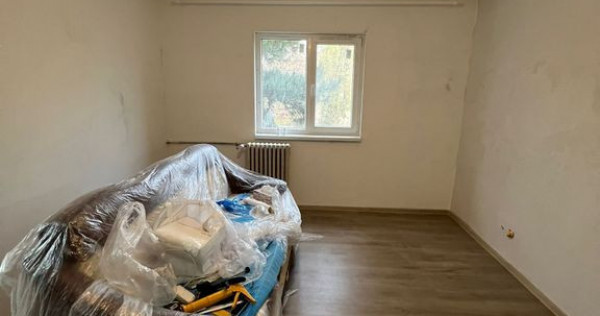 Apartament 3 camere – Strada Straja, etaj 2/4