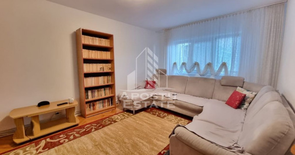 Apartament cu 3 camere, decomandat, 2 bai, zona Calea Ara...