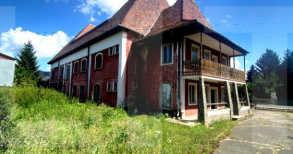 Clădire mixtă cu teren și hală &ndash; vad comercial DN11, O