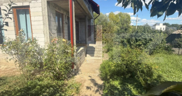 Casa cu etaj, 220 mp utili, 900 mp teren, Salcea, SV