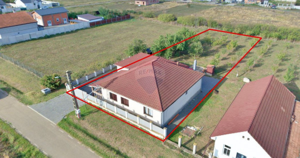 Casă cu 5 camere de vânzare loc. Frumușeni, jud. Arad