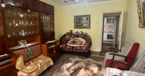 Apartament 3 camere, etaj 2, Garaj, Radauti