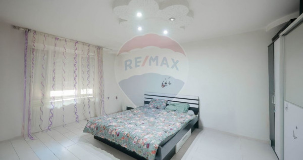 De vânzare apartament cu 1 cameră și spațiu comercial...