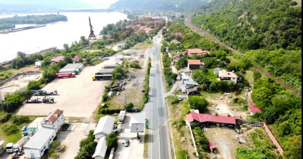 Teren comercial / industrial, de vanzare in zona Portile ...