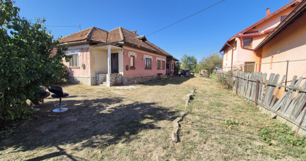 Teren generos și casă - str. Petrești - cartier Primăver