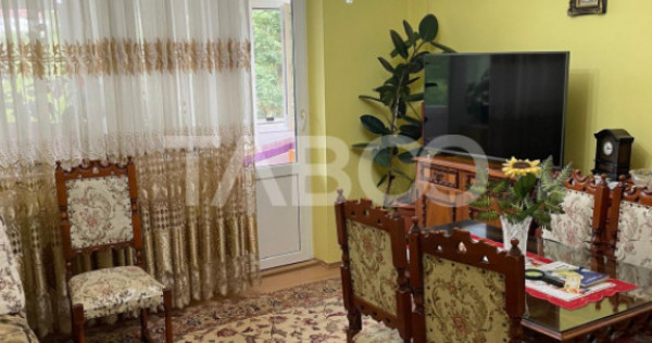 Apartament 3 camere decomandate etaj intermediar in cartier