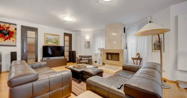 Vila de Lux perfecta pentru o familie / sediu de firma in...