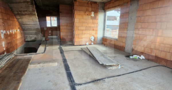 Casa tip duplex semifinisat, 5 camere, 180 mp utili, 270 ter