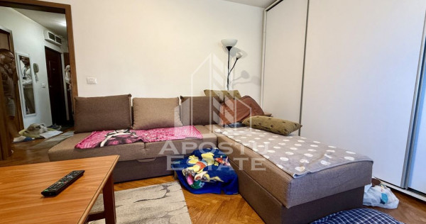 Apartament cu 3 camere, etajul 1, centrala proprie, zona ...