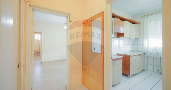De vânzare, apartament cu 3 camere, zona Rogerius