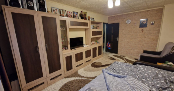 Apartament 3 camere decomandate, 53 mp, zonă Sud Est