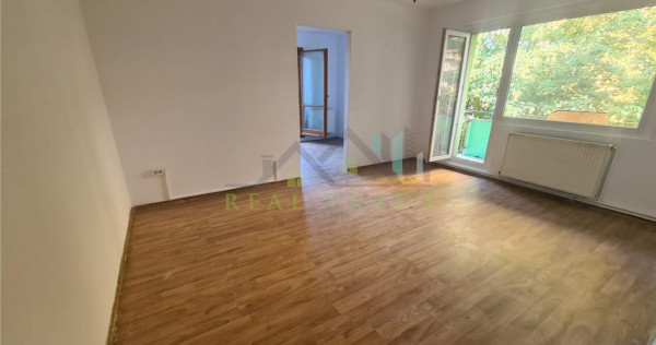 Apartament 3 camere etaj intermediar Calea Bucuresti
