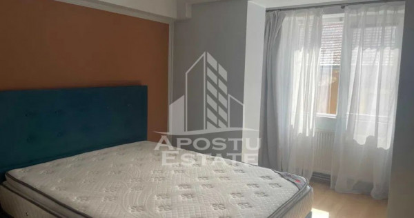 Apartament cu 4 camere, Central, 2 bai, Centrala Proprie