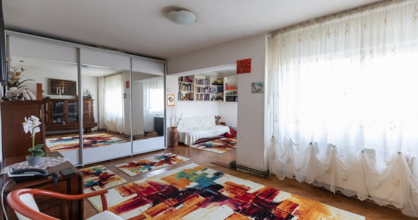 4 camere Centrul Civic etaj intermediar,1835000 Euro