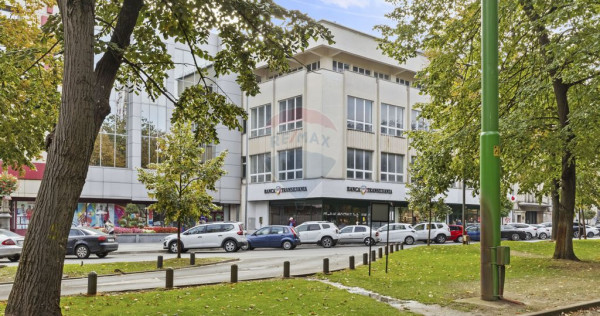 Cladire unica cu destinatii multiple de vanzare Ultracent...