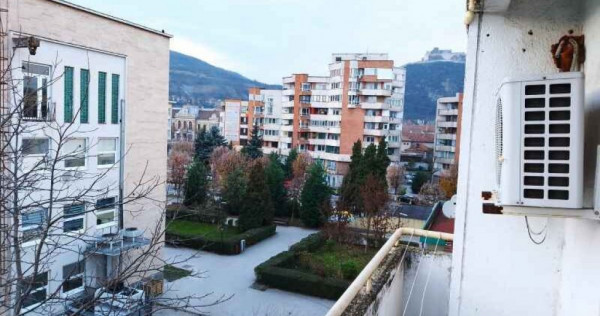 Apartament 3 camere, zona Posta Veche
