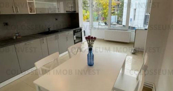 Apartament 4 camere, decomandat - zona Centru Civic