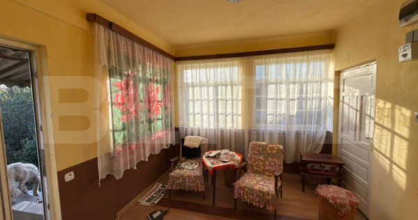 Casă de vânzare, teren 425 mp, zona Petin