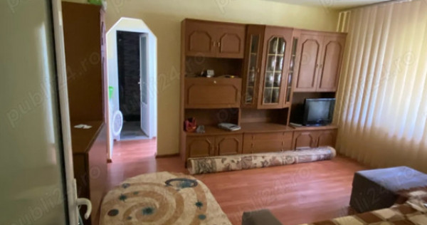 Apartament 2 camere, semidecomandat - zona Centru Civic