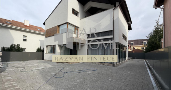 Vila P 1 M, 9 camere, 600 mp, stradal Pipera