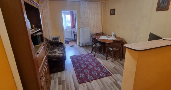 Apartament 3 camere,decomandat, zona Zamfirescu