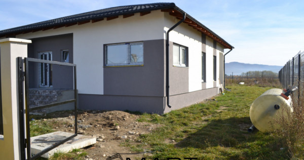 Casă modernă la cheie în Cărpiniș – tot confortul pe