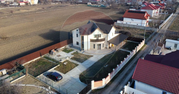 Casă / Vilă deosebită &icirc;n Golești S+P+1E