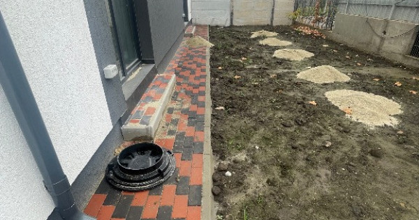 Apartament 2 camere, curte 60 mp, 2 locuri de parcare, poziție buna