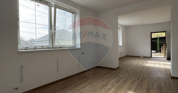 Casă complet renovată la interior în cartierul Vitrometan