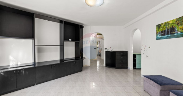 Apartament cu 3 camere de închiriat în zona Malul Mures...