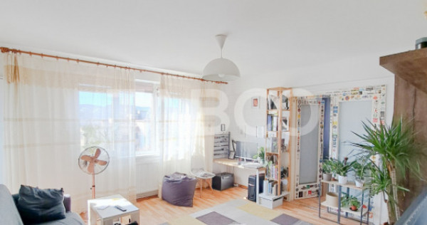 De vanzare apartament cu 2 camere cartierul Plopilor langa B